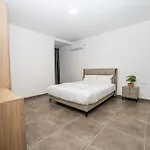 Stylish Private Entrance Maisonette 2 Bed