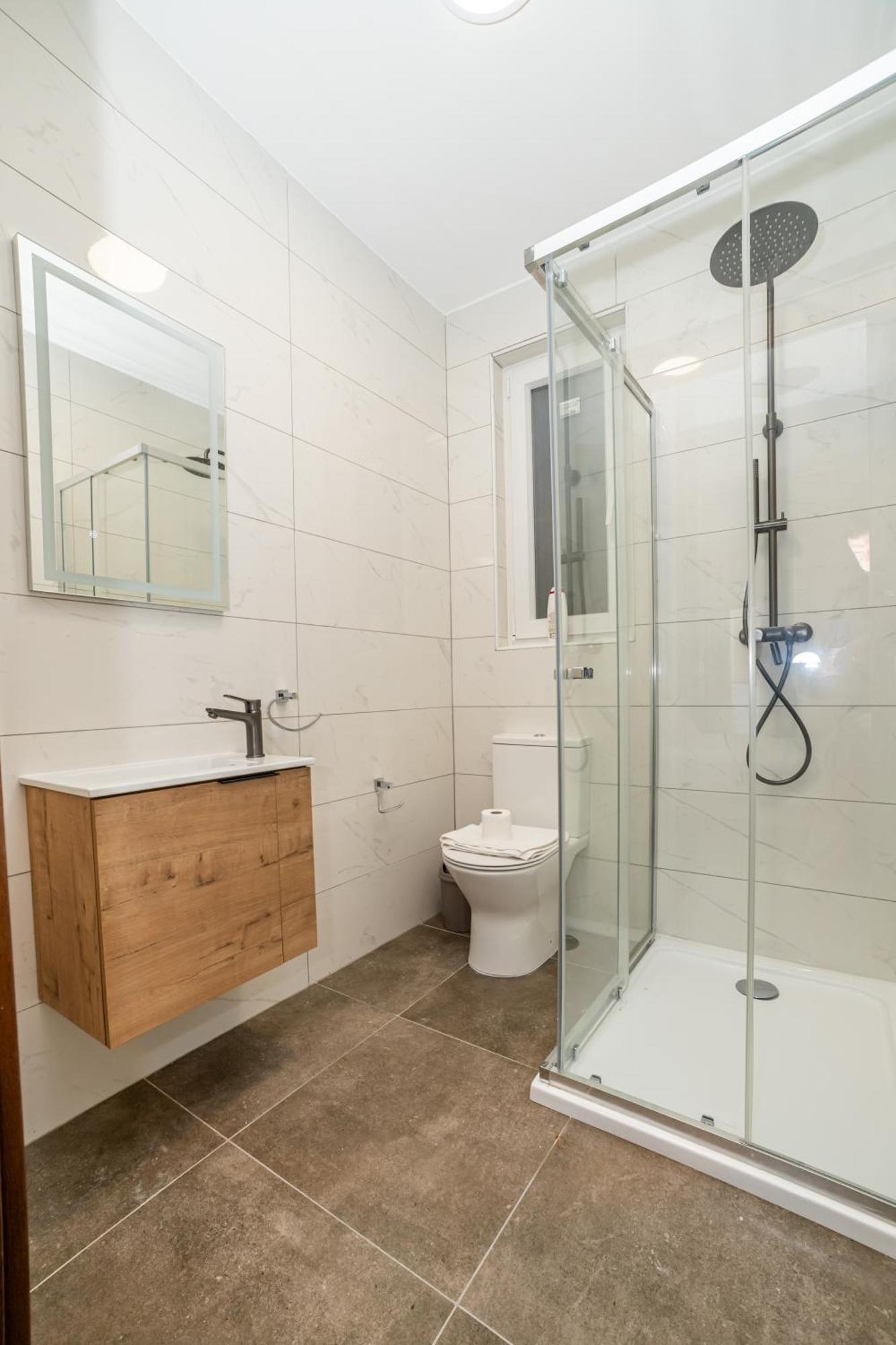 Stylish Private Entrance Maisonette 2 Bed