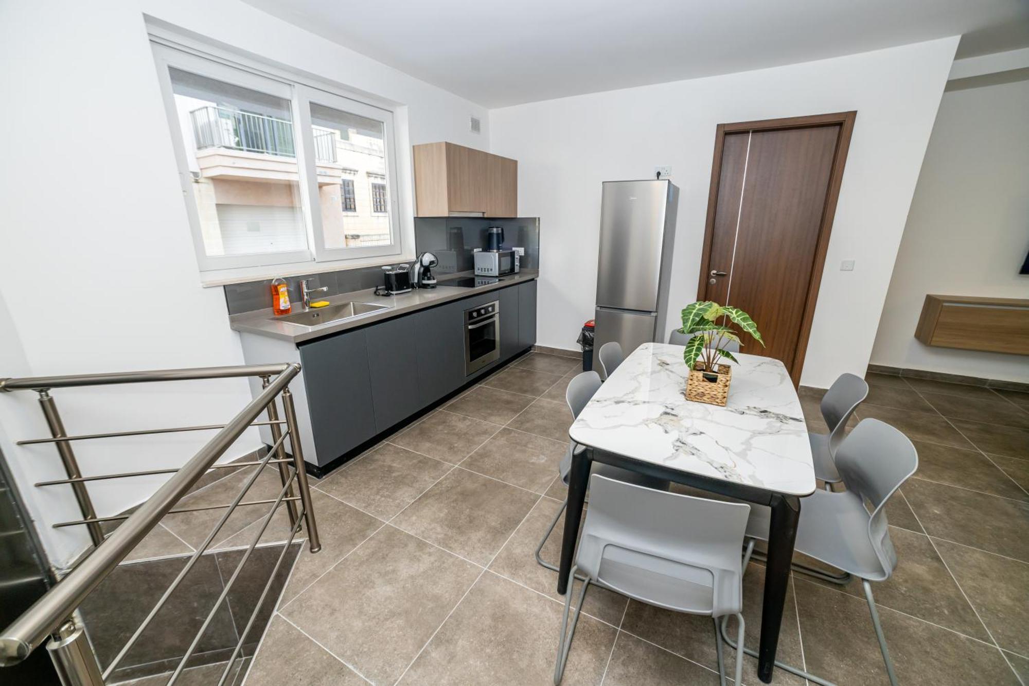 Stylish Private Entrance Maisonette 2 Bed Apartment