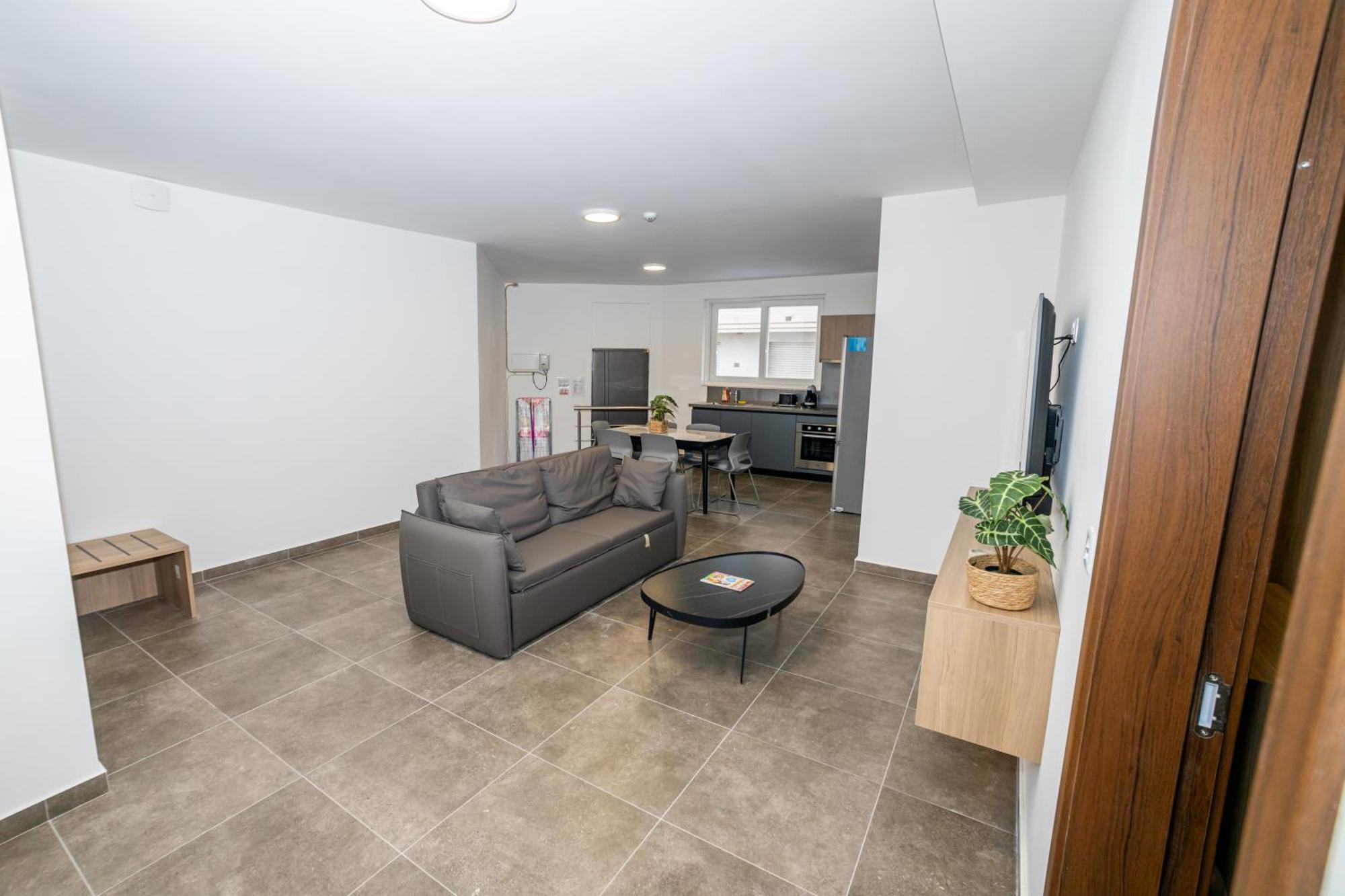 Stylish Private Entrance Maisonette 2 Bed Apartment